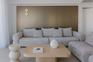 Téléviseur connecté, jeux vidéo, table de ping-pong, livres