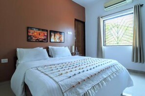 Iron/ironing board, internet, bed sheets - Villa Blanca, private pool villa in Assagao (Goa)