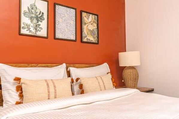 2 bedrooms, iron/ironing board, Internet, bed sheets