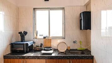 Fridge, microwave, stovetop, coffee/tea maker