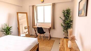 2 bedrooms, iron/ironing board, internet, bed sheets