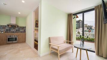 Luxury Double Room, Balcony, City View | Living area | Flat-screen TV