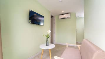 Chambre Double Luxe, balcon, vue ville | Coin séjour