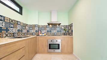 Luxury Double Room, Balcony, City View | Private kitchen