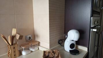 Mikrowelle, Ofen, Herdplatte, Geschirrspüler