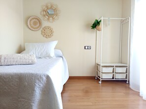 4 bedrooms, iron/ironing board, bed sheets