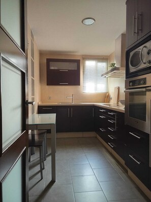 Mikrowelle, Ofen, Herdplatte, Geschirrspüler