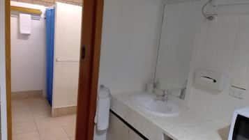 Doccia, set di cortesia gratuito, asciugacapelli, asciugamani