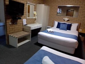 Twin Room | Desk, laptop workspace, blackout drapes, iron/ironing board
