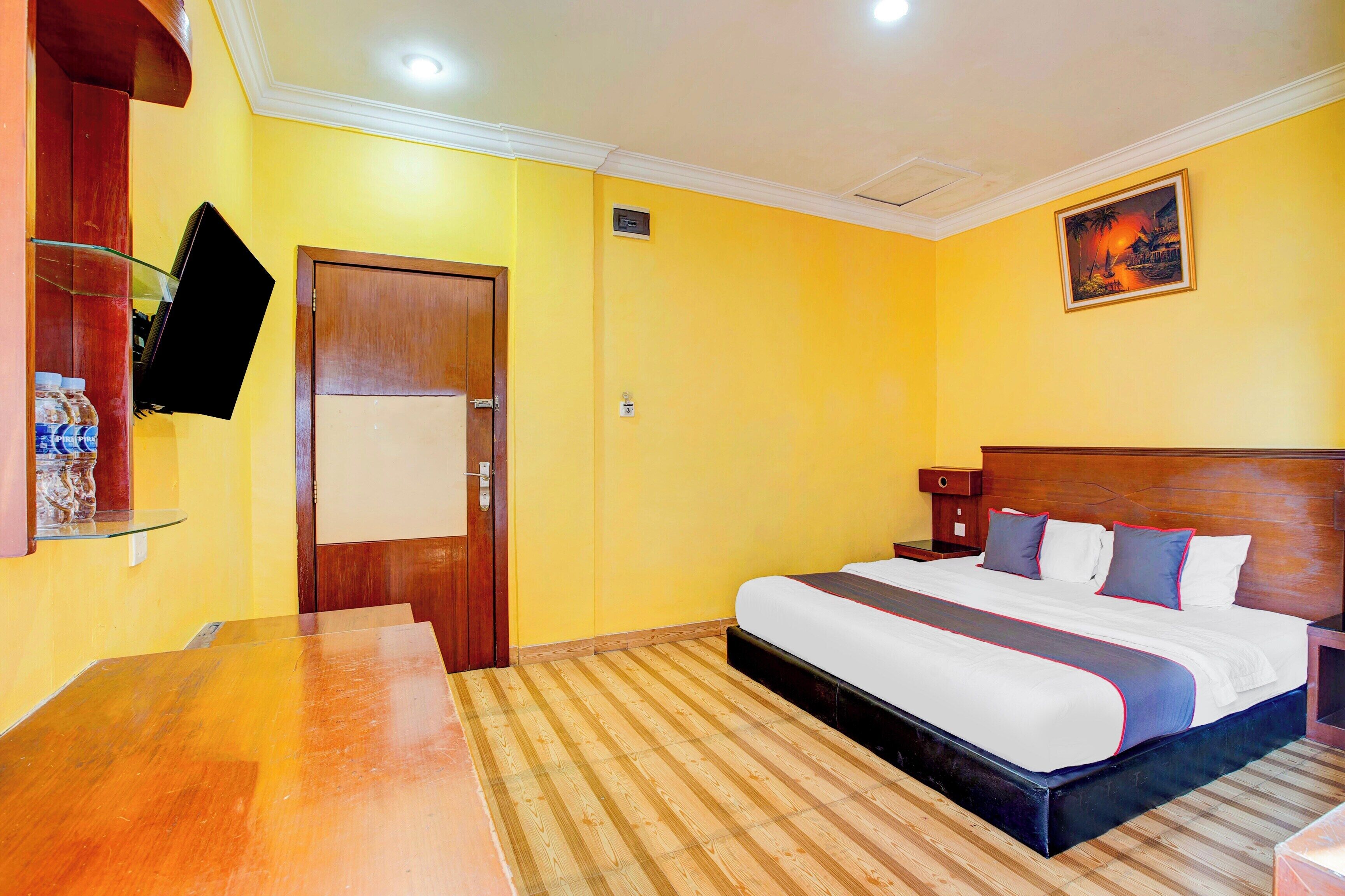 Standard Suite, 1 Double Bed | Desk, free WiFi, bed sheets