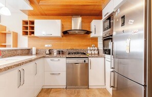 Mikrowelle, Ofen, Herdplatte, Geschirrspüler