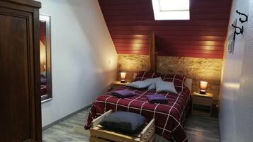 1 slaapkamer, een strijkplank/strijkijzer, gratis wifi, beddengoed