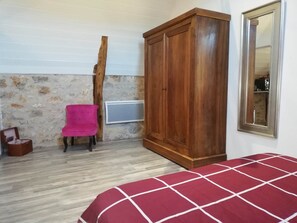 1 bedroom, iron/ironing board, free WiFi, bed sheets