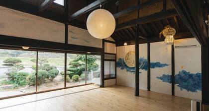 Large dogs are welcome. Located 5 minutes from the highway. Renovated old private house to spend a relaxing time surrounded by nature. Bonfire, BBQ, sup plan available with advance reservation. Sightseeing in Onomichi, spots with dogs