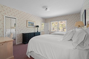 11 bedrooms, WiFi, bed sheets