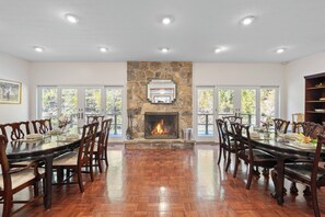 Dining - Historic Souther Country Inn - 11 BR Lodge Perfect for Get Togethers! (Blairsville)