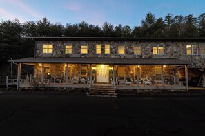 Exterior - Historic Souther Country Inn - 11 BR Lodge Perfect for Get Togethers! (Blairsville)