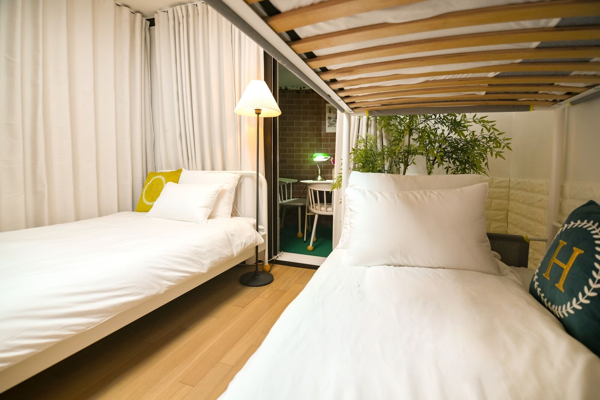 5 bedrooms, desk, iron/ironing board, free WiFi