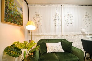 Smart TV, computer monitors