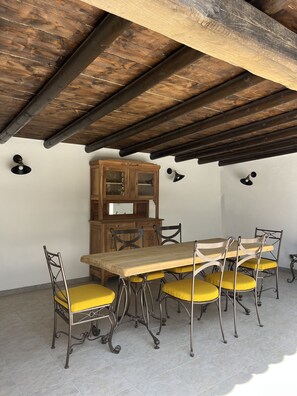 Outdoor dining