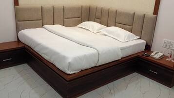 Individually furnished, desk, laptop workspace, soundproofing