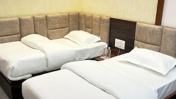 Deluxe Double or Twin Room, Courtyard View | Desk, laptop workspace, soundproofing, iron/ironing board