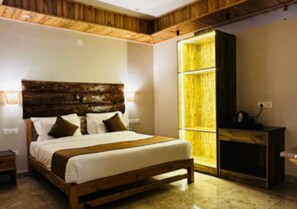 Deluxe Room | Iron/ironing board, bed sheets - Landour Wood House (Mussoorie)