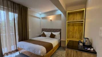 Executive Room, Valley View | Iron/ironing board, bed sheets