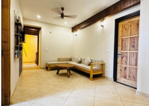 Family Double Room | Living area