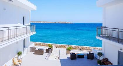 Chic hotel suite with Sea View and Breakfast