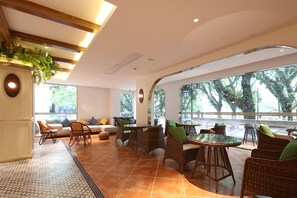 로비 좌석 공간