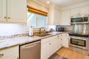 Fridge, microwave, dishwasher, coffee/tea maker