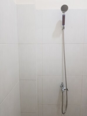 Standard Double Room | Bathroom - Hotel O Peaceful Residence (Semarang)