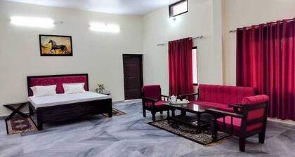 Moonvilla Banquet And Hotels