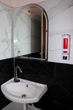 Superior Room | Bathroom