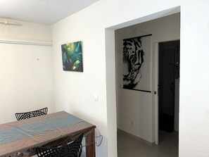 Dining - New: Quiet apartment, 10-minute walk from the beach, ideal for visiting the whole island. (Le Gosier)