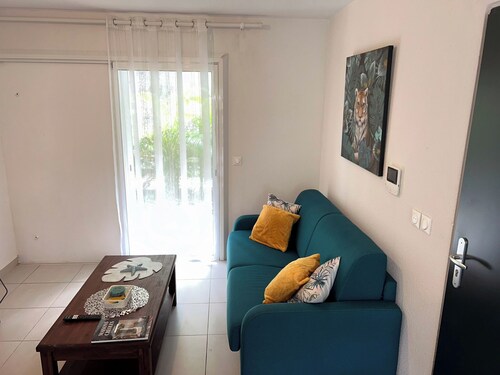 New: Quiet apartment, 10-minute walk from the beach, ideal for visiting the whole island.