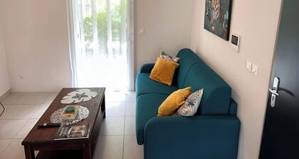 New: Quiet apartment, 10-minute walk from the beach, ideal for visiting the whole island.