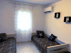2 bedrooms, iron/ironing board, free WiFi, bed sheets - New: Quiet apartment, 10-minute walk from the beach, ideal for visiting the whole island. (Le Gosier)