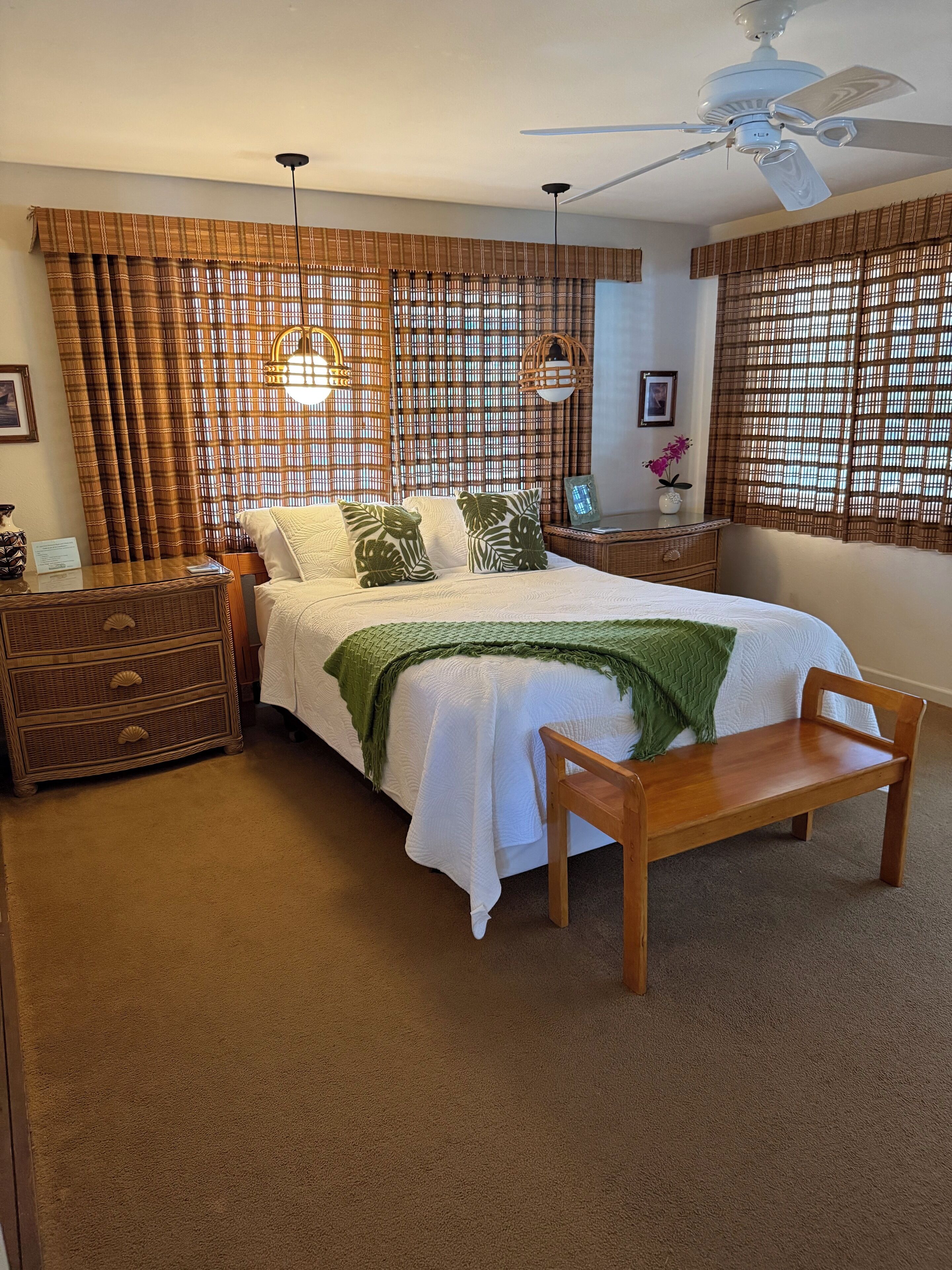 6 bedrooms, iron/ironing board, WiFi, bed sheets