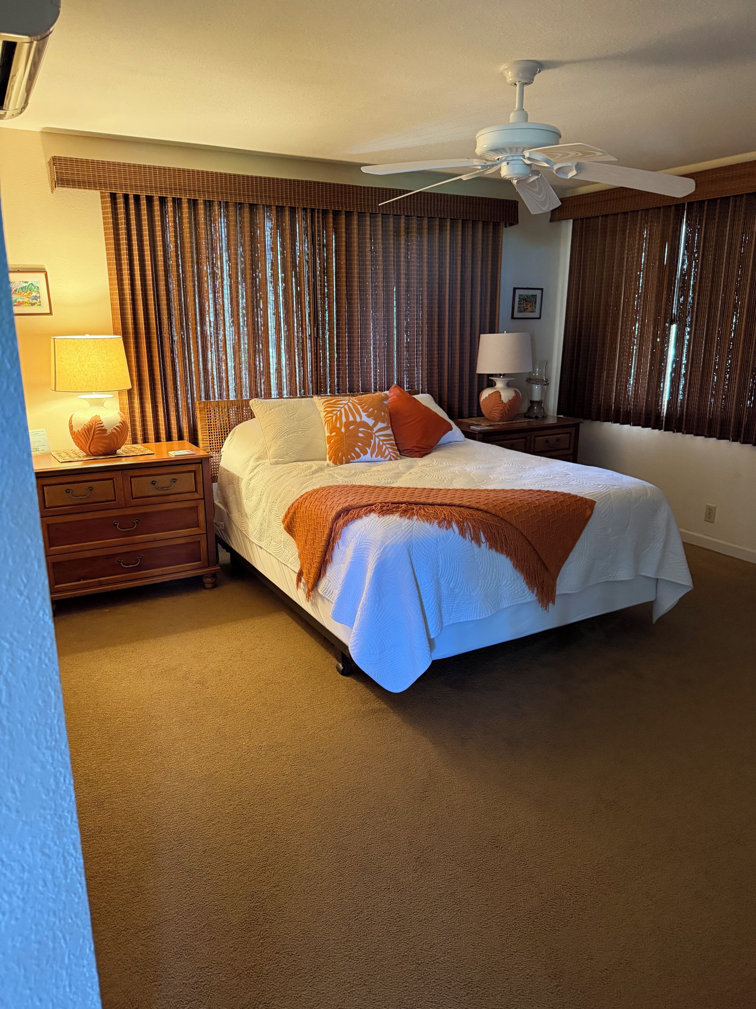 6 bedrooms, iron/ironing board, WiFi, bed sheets