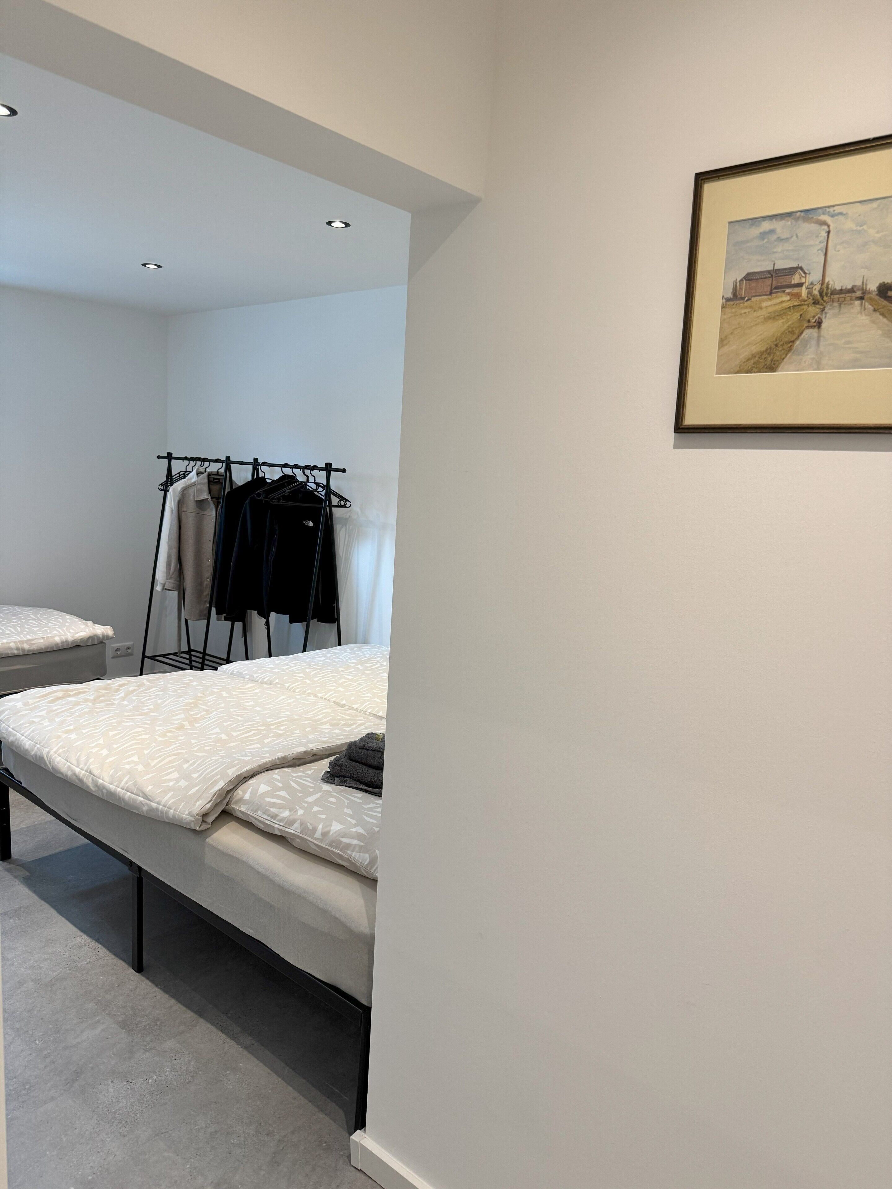 2 bedrooms, travel cot, free WiFi, bed sheets