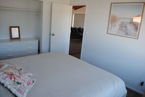 3 bedrooms, travel crib, free WiFi, bed sheets