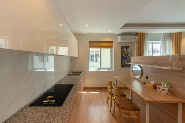 Fridge, stovetop, cookware/dishes/utensils, dining tables