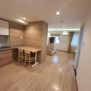 Superior tweepersoonskamer, 1 queensize bed | Hypoallergeen beddengoed, een minibar, een bureau, een laptopwerkplek
