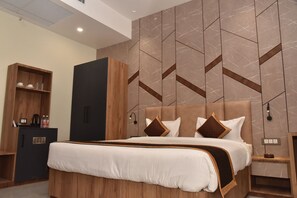 Superior Double or Twin Room | In-room safe, desk, laptop workspace, free WiFi - HOTEL JP INN SITAPUR (Sitapur)