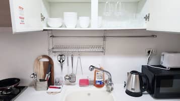 Fridge, microwave, stovetop, electric kettle