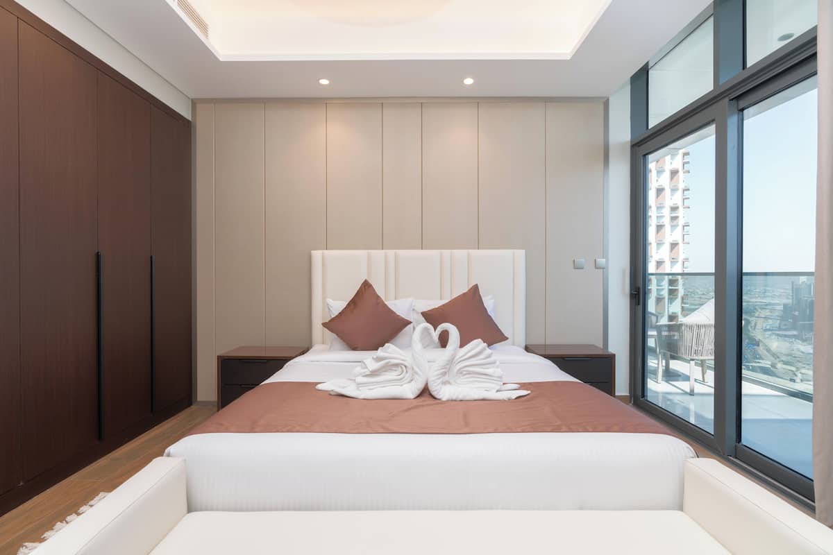 Apartament de luxe, balcó, vistes a la ciutat | Caixa forta a l'habitació, cortines opaques i bressols gratuïts