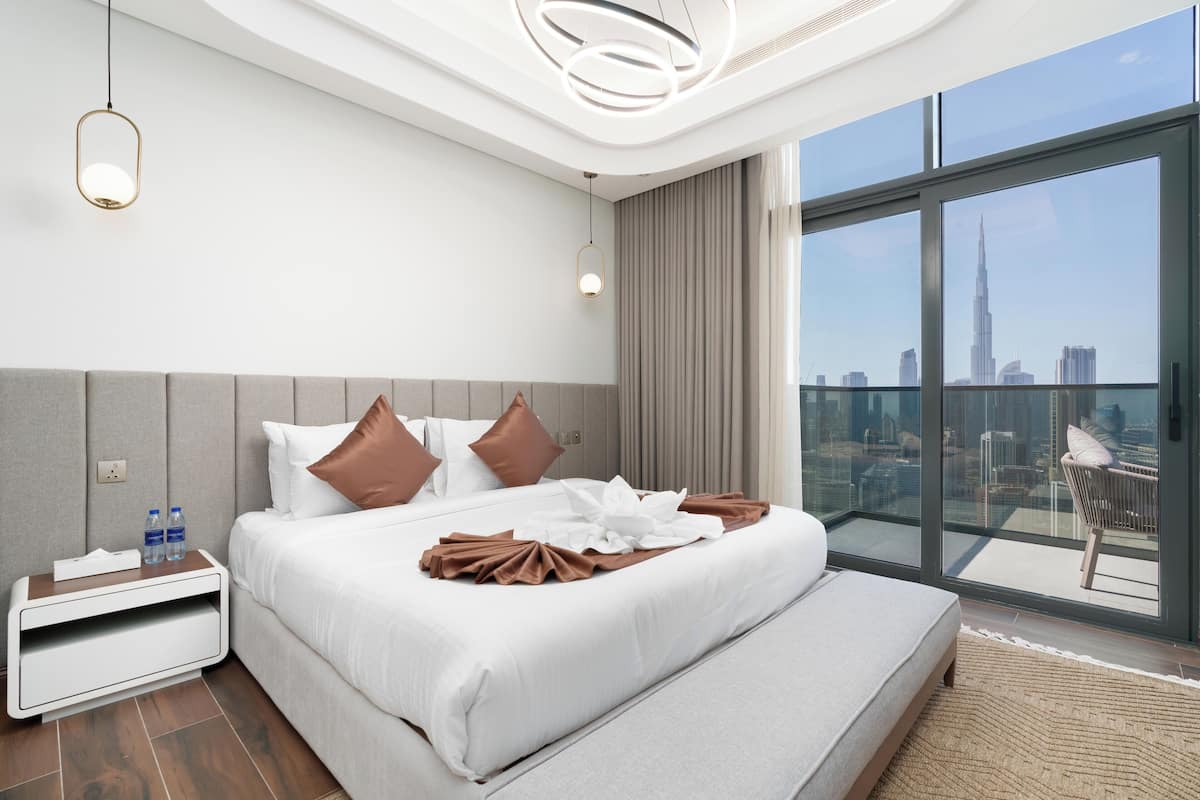 Caja fuerte, cortinas opacas, wifi gratis y ropa de cama