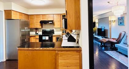 Artistic & Gallery inspired Room in central Vancouver